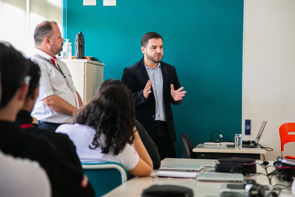 CEO da Mottanet participa de palestra no SESI e inspira alunos com história de vida e tecnologia